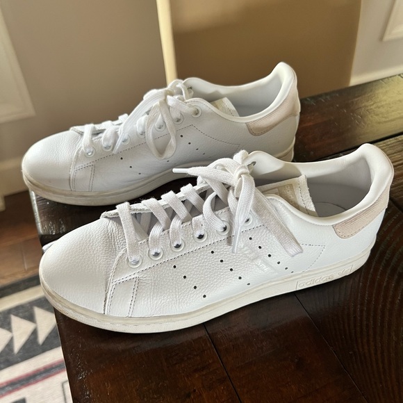 adidas Shoes - Women’s original Adidas Stan Smith shoes.